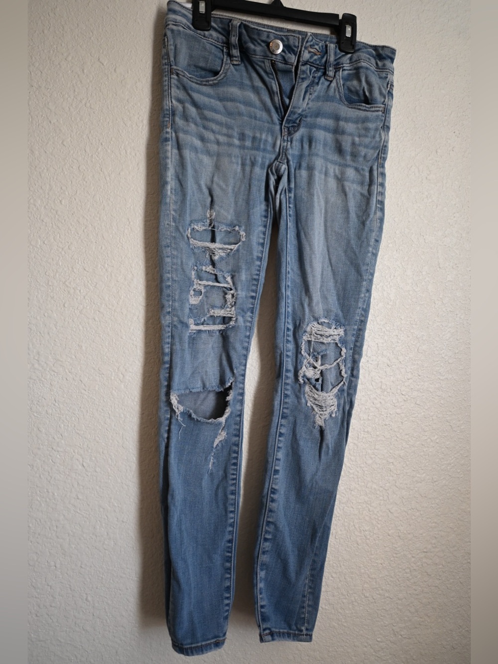 American Eagle Outfitters Light Wash Ripped Skinny Jeans